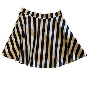 Moonlight Skirt Size Med Black White Stripe Skater Red Zipper Accent USA